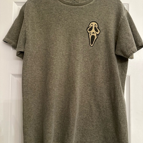 🌸3 for $20🌸 Ghost Face Graphic T-Shirt Sz M - Picture 2 of 4